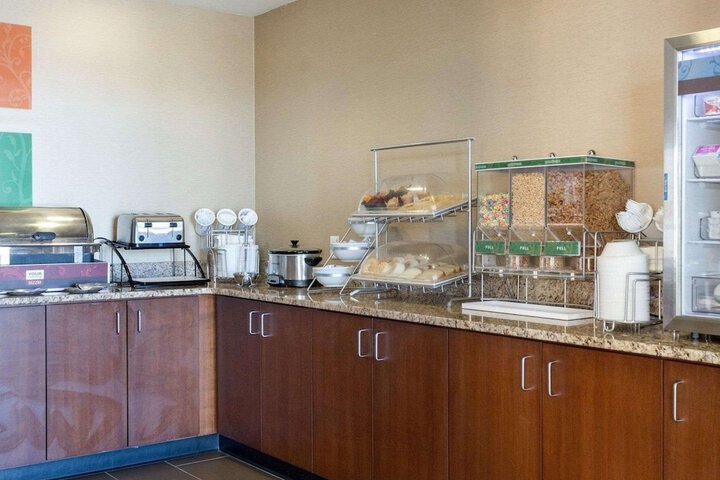 Breakfast/Coffee Service 24 of 32