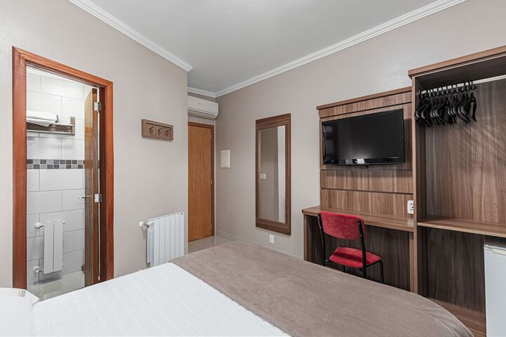 Room 17 of 122