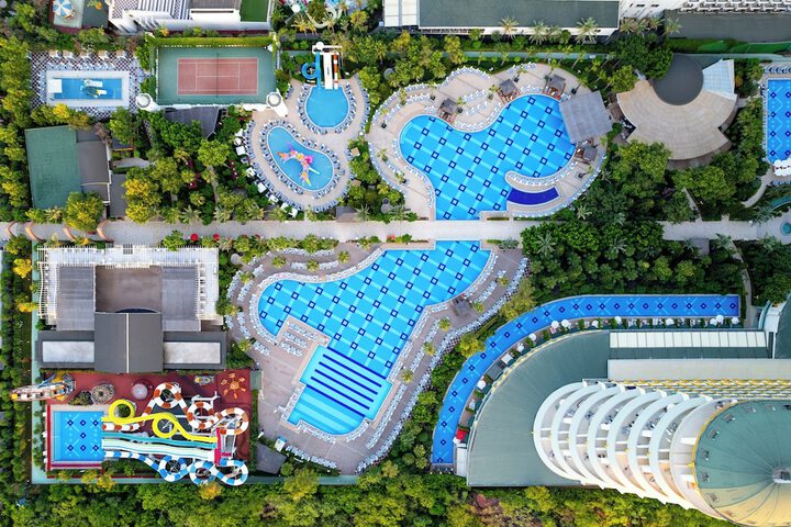 Hotel Pool