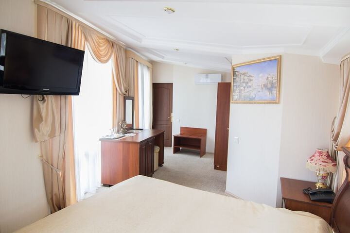 Room 19 of 73