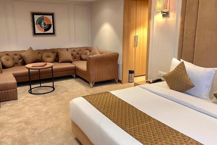 Room 5 of 24