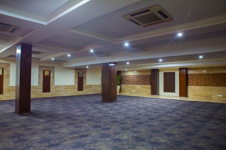 Ballroom/Hall 7 of 20