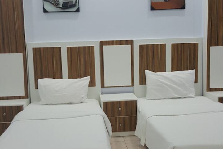 Room 5 of 165