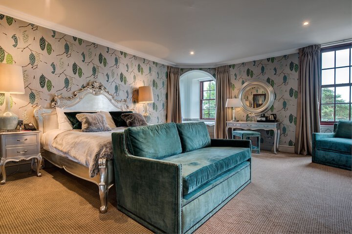 Room 4 of 127
