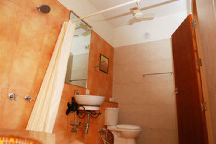 Room 4 of 28