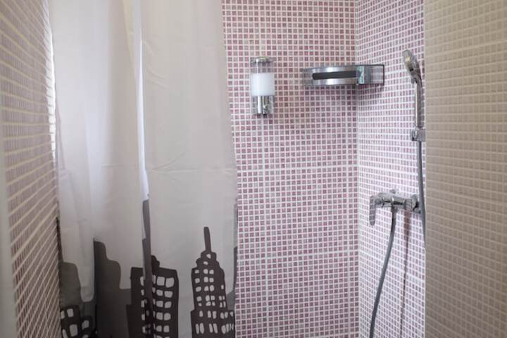 Room 26 of 28