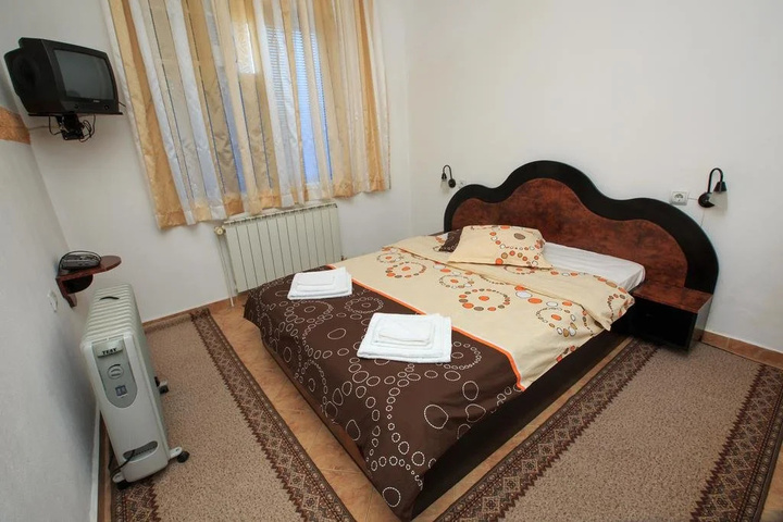 Room 4 of 17