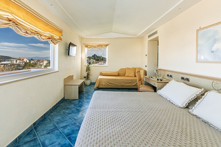 Room 5 of 32