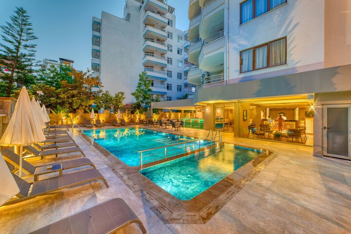 Hotel Pool