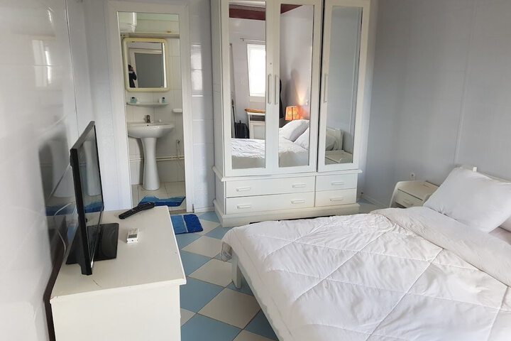Room 6 of 52