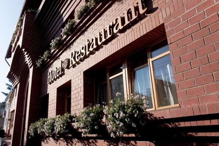 Exterior of Hotel Restaurant Gondűző