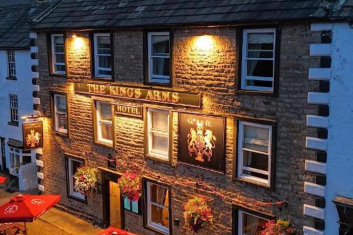 The Kings Arms Hotel