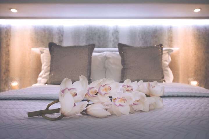 Room 7 of 390