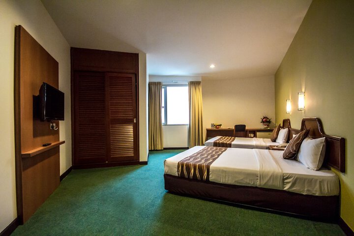 Room 9 of 38