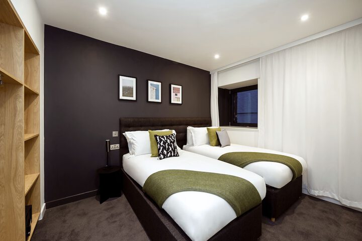Room 25 of 97