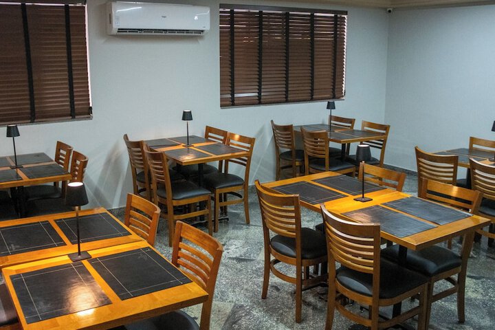 Dining 74 of 96
