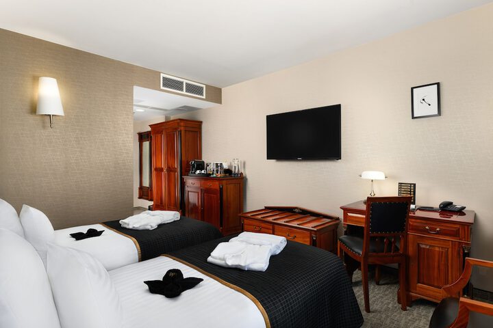 Room 6 of 47