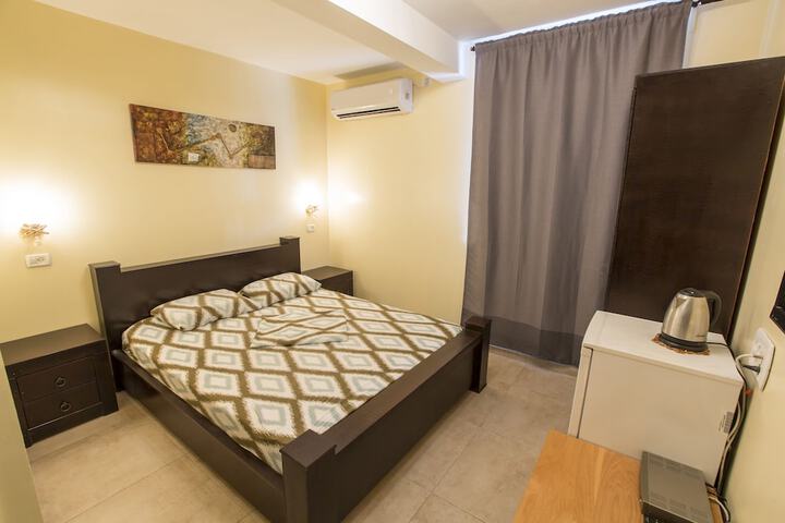 Room 9 of 40