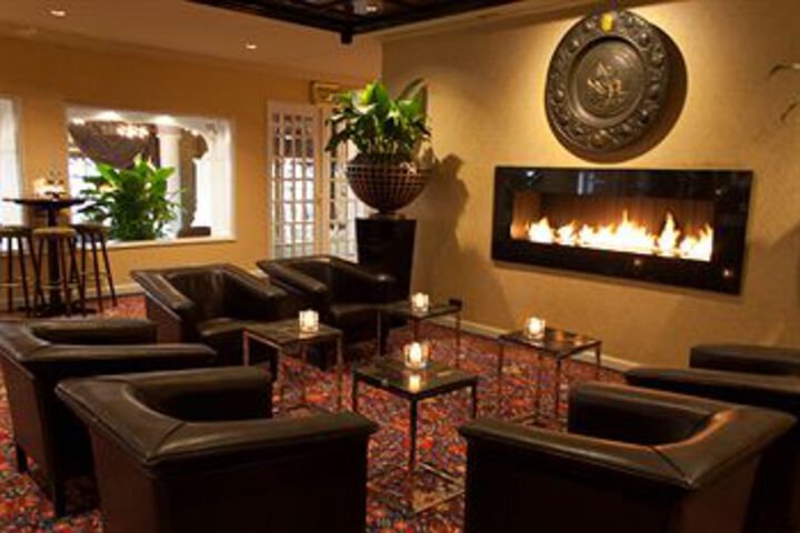 Lounge 34 of 67