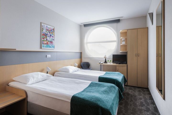Room 16 of 34