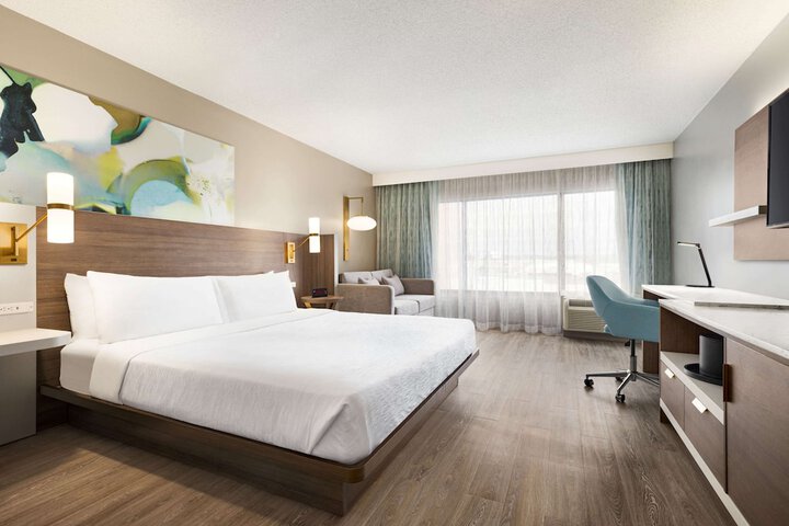 Standard King Bed Accessible (4 of 13)