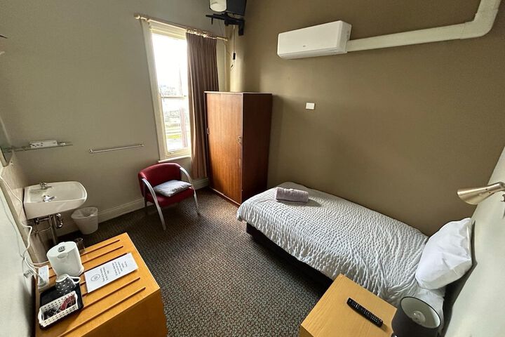 Room 2 of 10