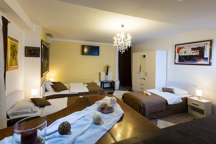 Room 9 of 36