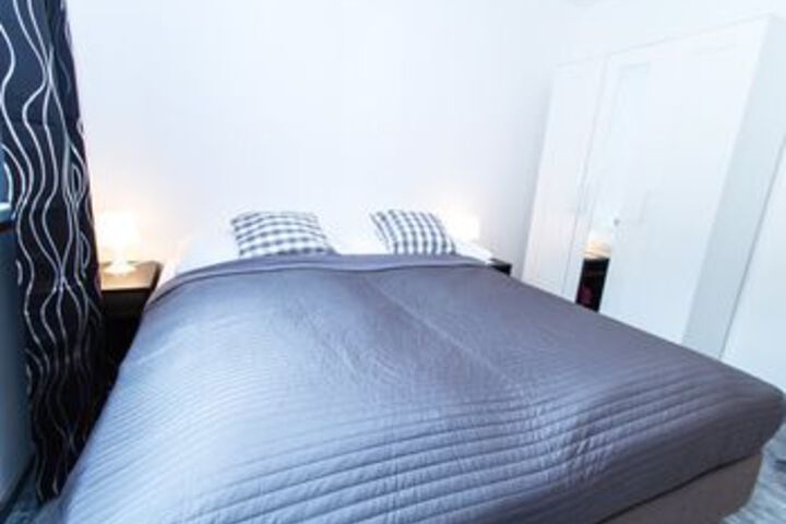 Room 6 of 10