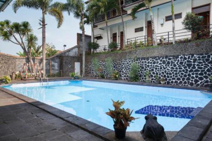 RedDoorz Plus Near Jawa Timur Park 1