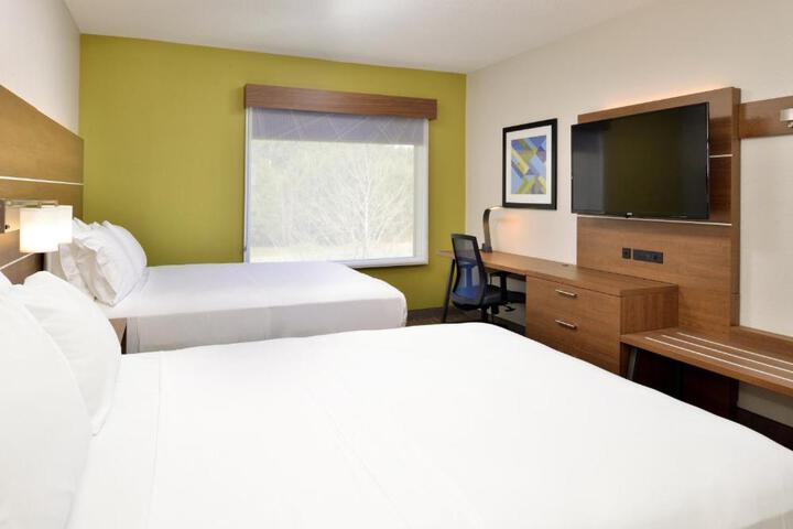2 Queen Beds (5 of 25)