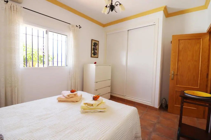 Room 6 of 18