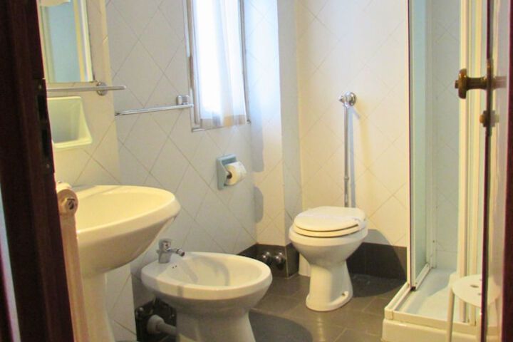 Room 15 of 27