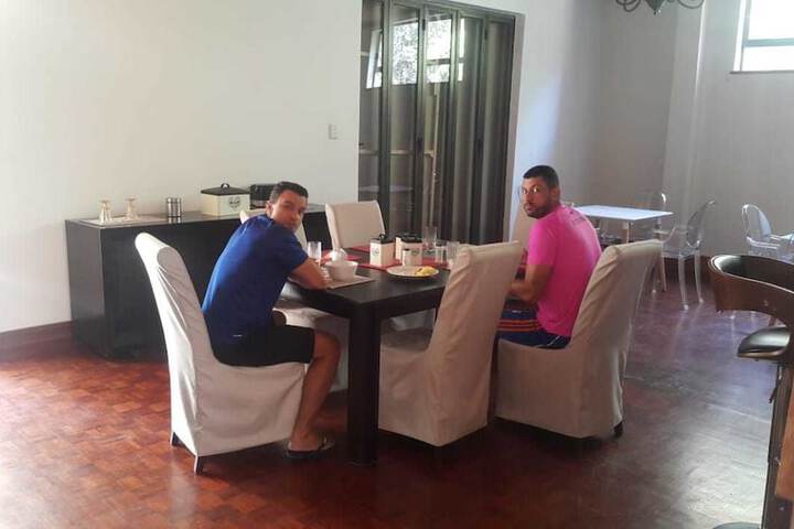 Dining 8 of 60