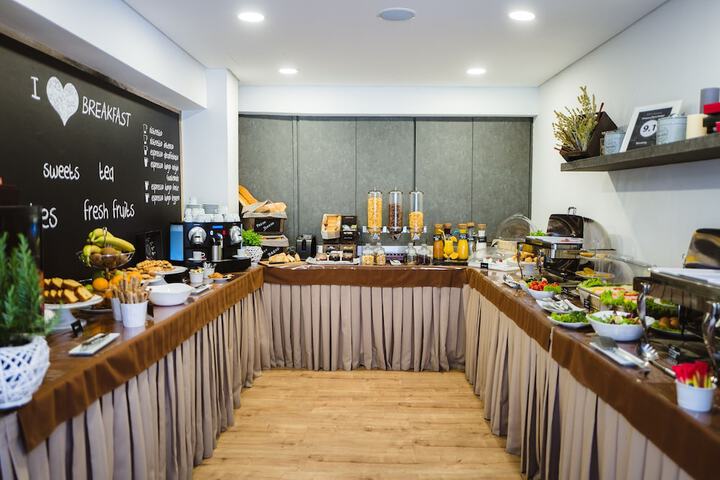 Breakfast buffet