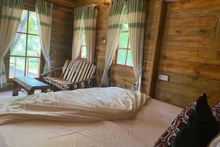 Room 2 of 6