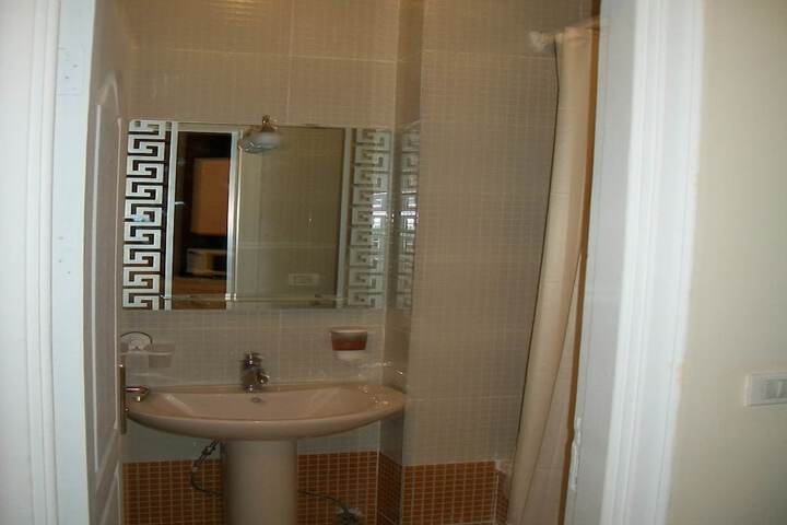 Room 20 of 29
