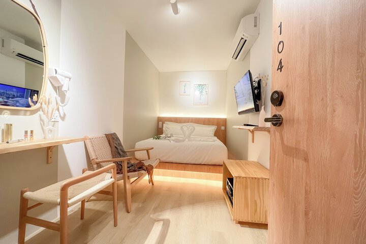 Room 83 of 136