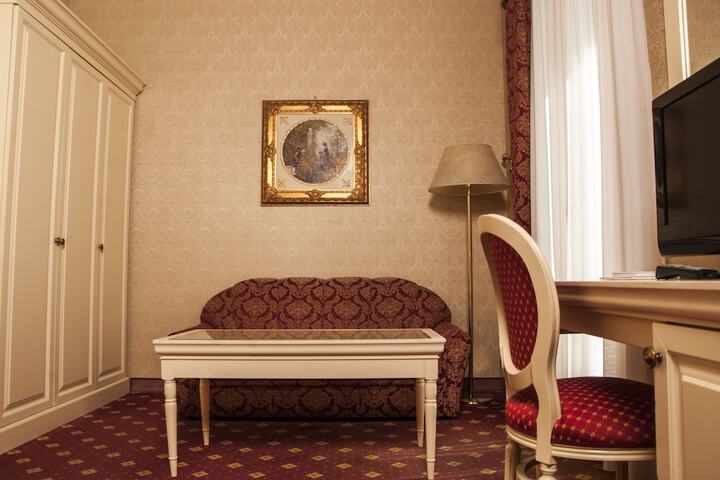 Room 11 of 45