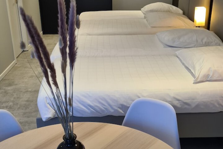 Room 10 of 25