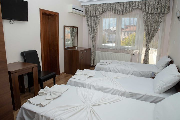 Room 9 of 18