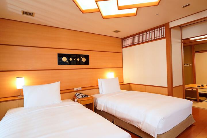 Room 9 of 64