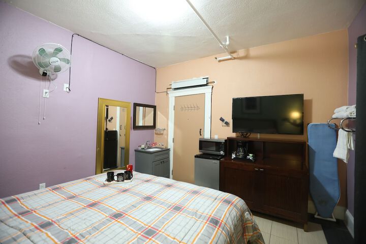 Room 19 of 53