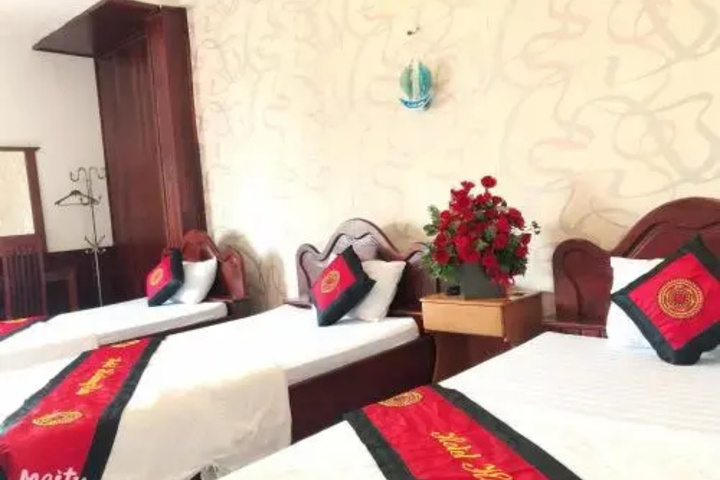 Room 4 of 13