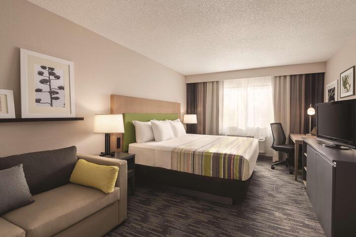 1 King Bed (1 of 10)