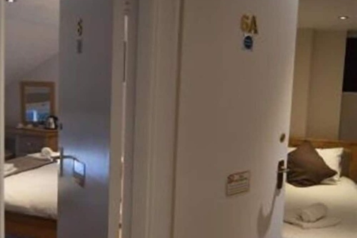 Room 14 of 29