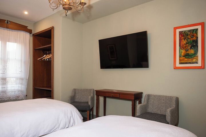 Room 47 of 100