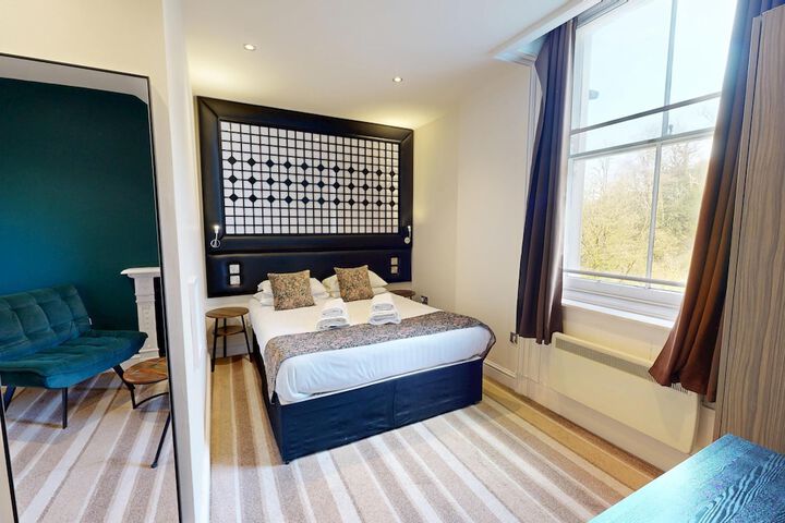 Room 7 of 92