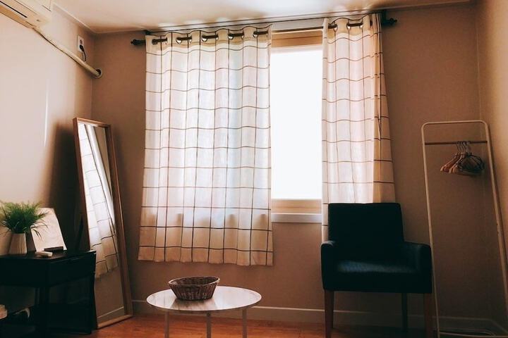 Room 2 of 20
