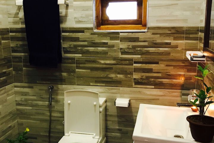 Room 10 of 20