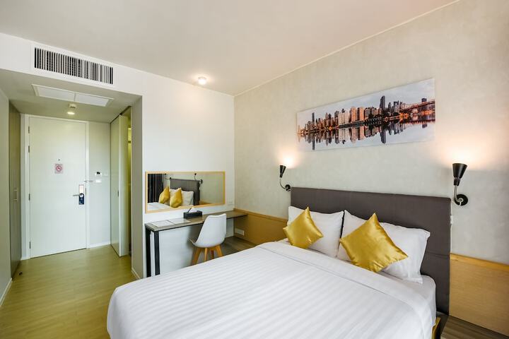Room 11 of 26